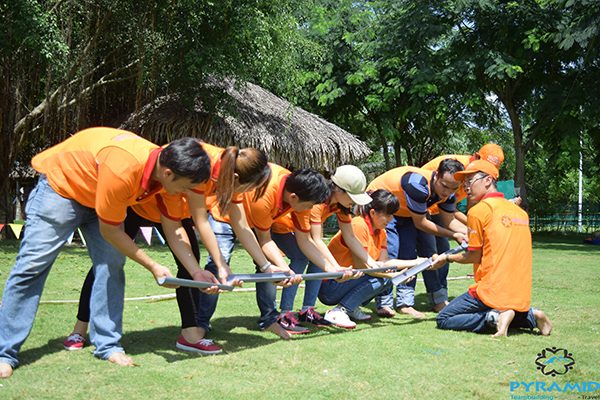 team building coopxtra-pyramid teambuilding