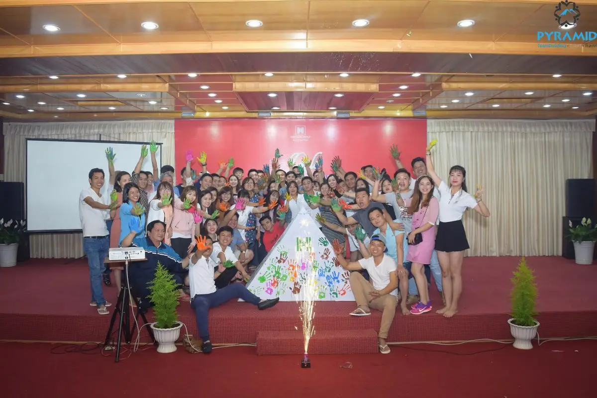 pyramid-teambuilding