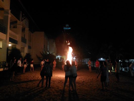 pyramid-team-building