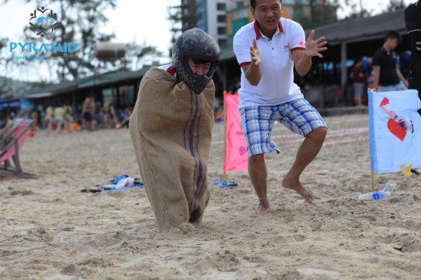 pyramid-teambuilding