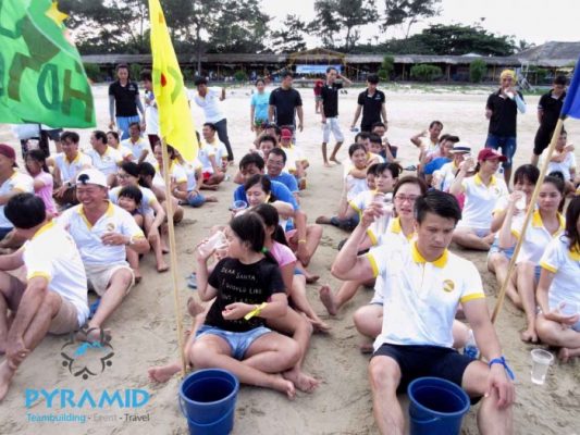 pyramid-teambuilding