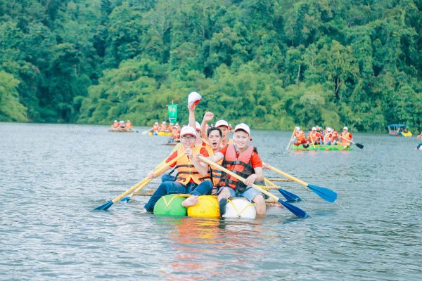 Thách Thức Mọi Giới Hạn 13 pyramid-teambuilding